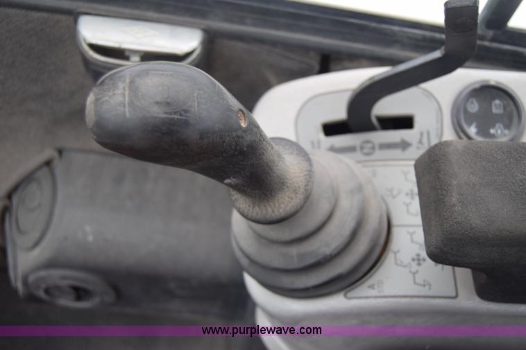 image for item H8586 1999 Bobcat 337 compact excavator