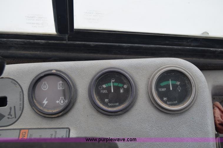 image for item H8586 1999 Bobcat 337 compact excavator