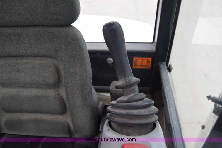 image for item H8586 1999 Bobcat 337 compact excavator