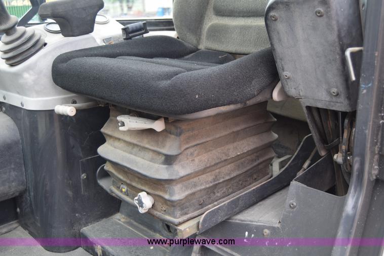 image for item H8586 1999 Bobcat 337 compact excavator