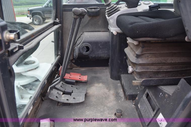 image for item H8586 1999 Bobcat 337 compact excavator