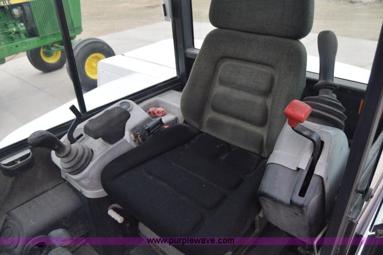 image for item H8586 1999 Bobcat 337 compact excavator