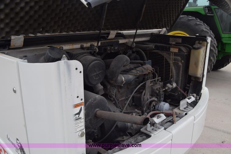 image for item H8586 1999 Bobcat 337 compact excavator