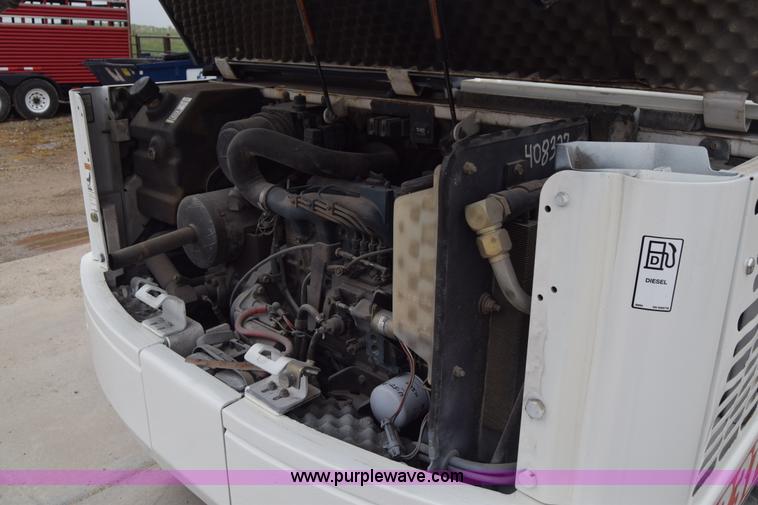 image for item H8586 1999 Bobcat 337 compact excavator