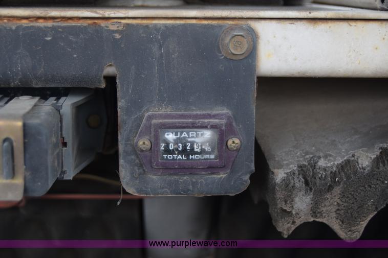 image for item H8586 1999 Bobcat 337 compact excavator