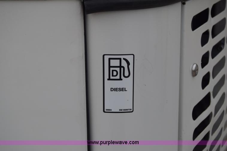 image for item H8586 1999 Bobcat 337 compact excavator