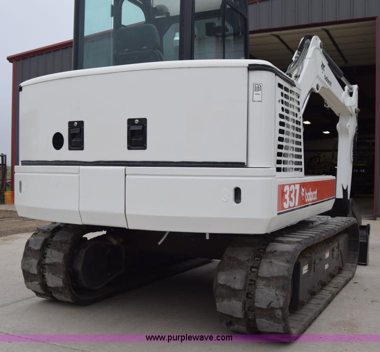image for item H8586 1999 Bobcat 337 compact excavator
