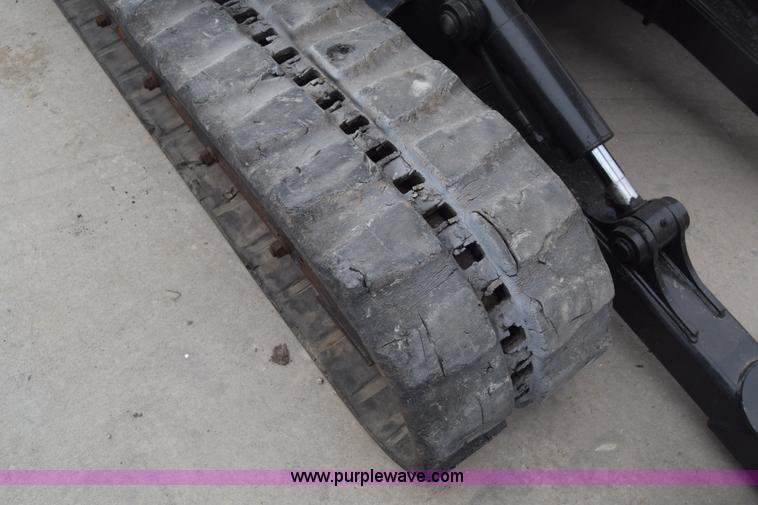 image for item H8586 1999 Bobcat 337 compact excavator