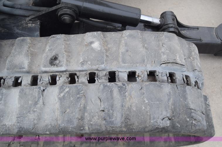 image for item H8586 1999 Bobcat 337 compact excavator