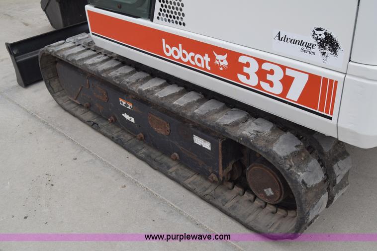 image for item H8586 1999 Bobcat 337 compact excavator
