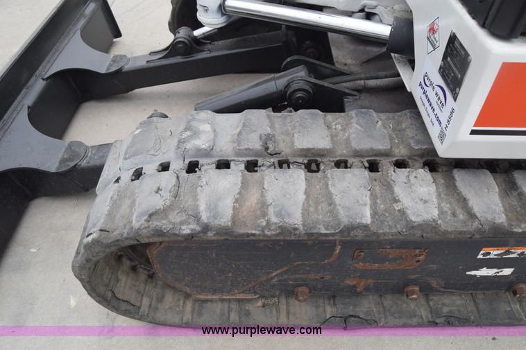 image for item H8586 1999 Bobcat 337 compact excavator