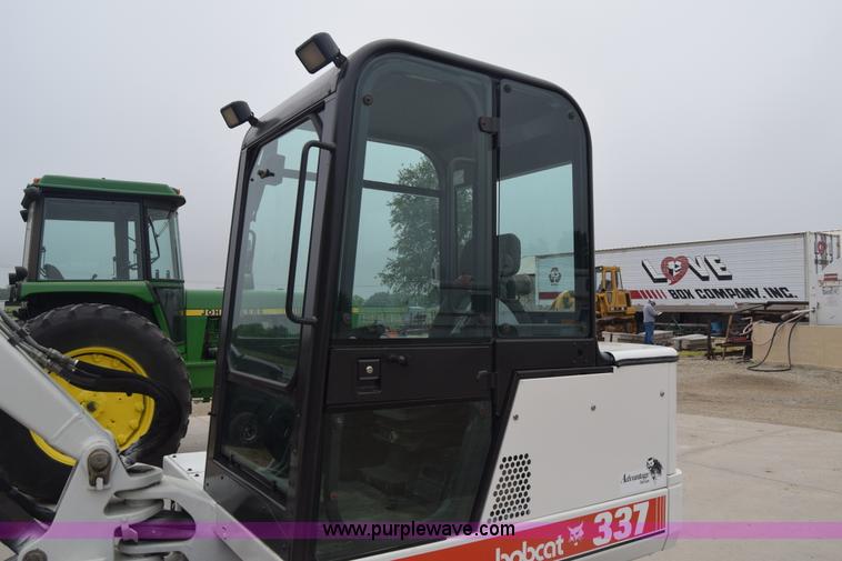 image for item H8586 1999 Bobcat 337 compact excavator