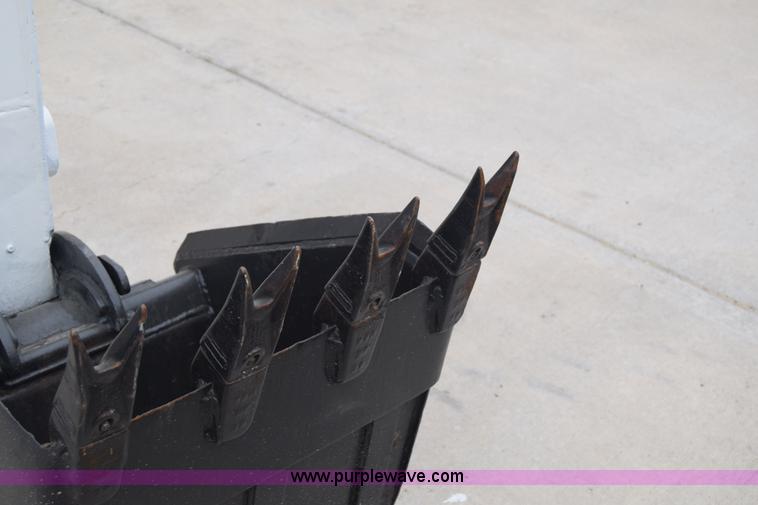 image for item H8586 1999 Bobcat 337 compact excavator