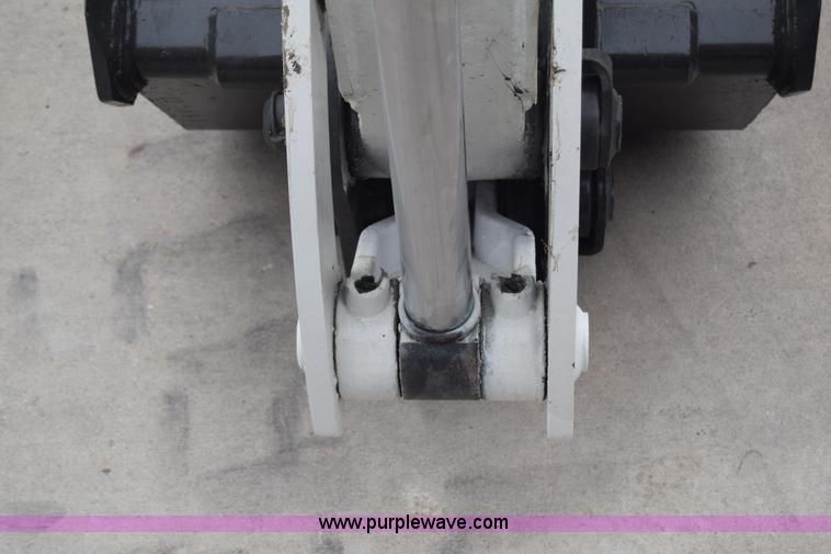 image for item H8586 1999 Bobcat 337 compact excavator