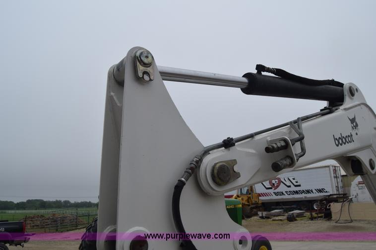 image for item H8586 1999 Bobcat 337 compact excavator