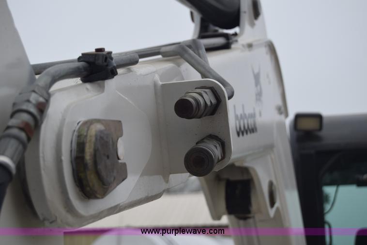 image for item H8586 1999 Bobcat 337 compact excavator