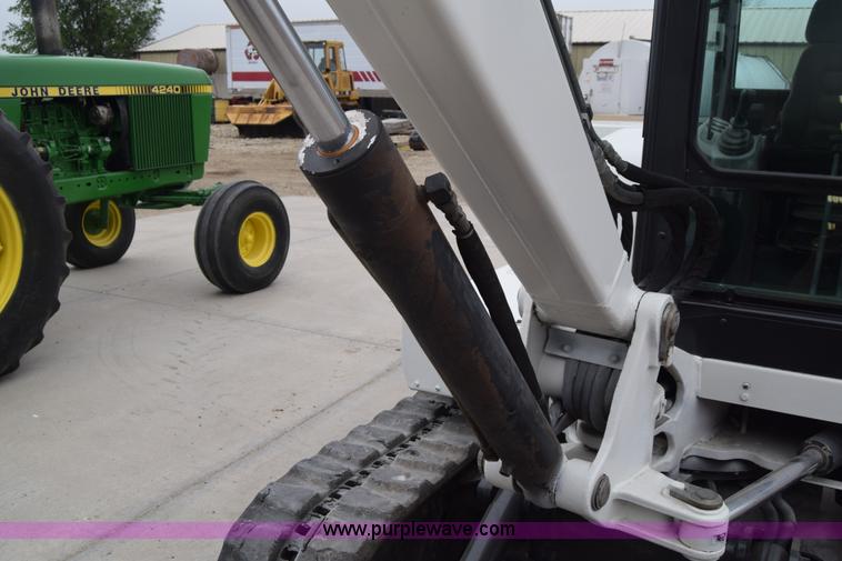 image for item H8586 1999 Bobcat 337 compact excavator