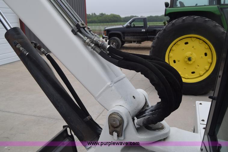 image for item H8586 1999 Bobcat 337 compact excavator