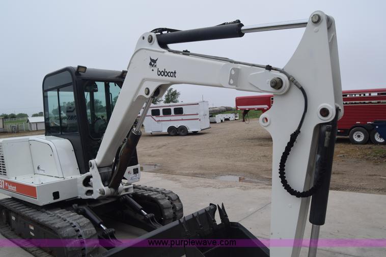 image for item H8586 1999 Bobcat 337 compact excavator