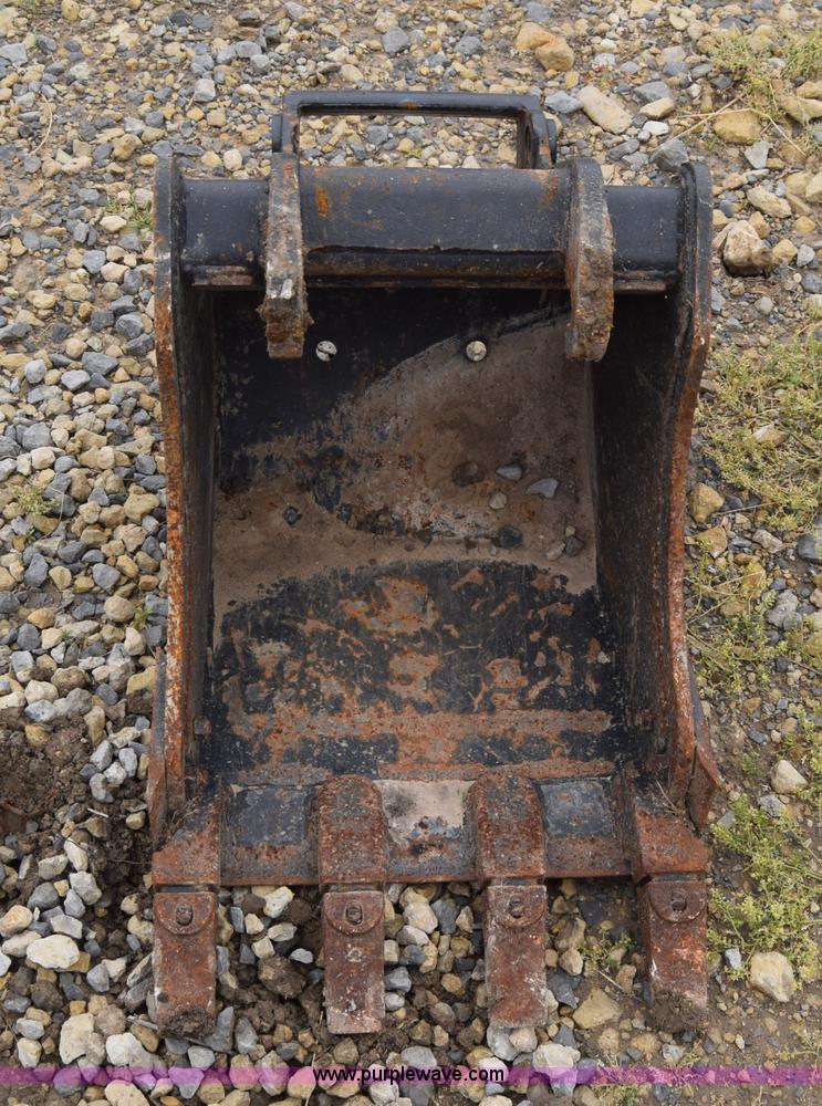 image for item H8586 1999 Bobcat 337 compact excavator