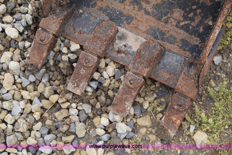 image for item H8586 1999 Bobcat 337 compact excavator