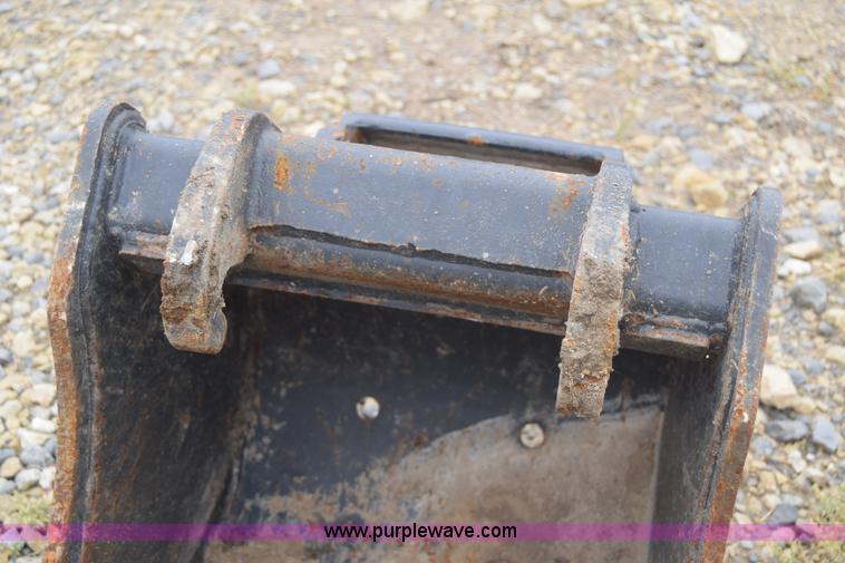 image for item H8586 1999 Bobcat 337 compact excavator