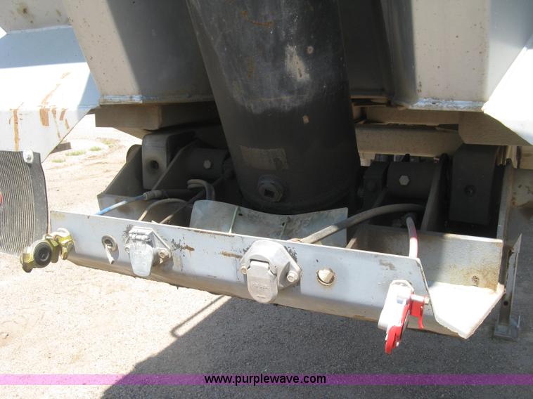 image for item H8635 2006 Hilbilt Mongoose 26-3/16 HDXL end dump trailer