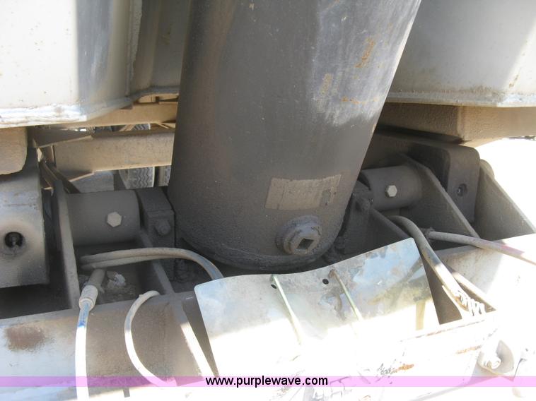 image for item H8635 2006 Hilbilt Mongoose 26-3/16 HDXL end dump trailer