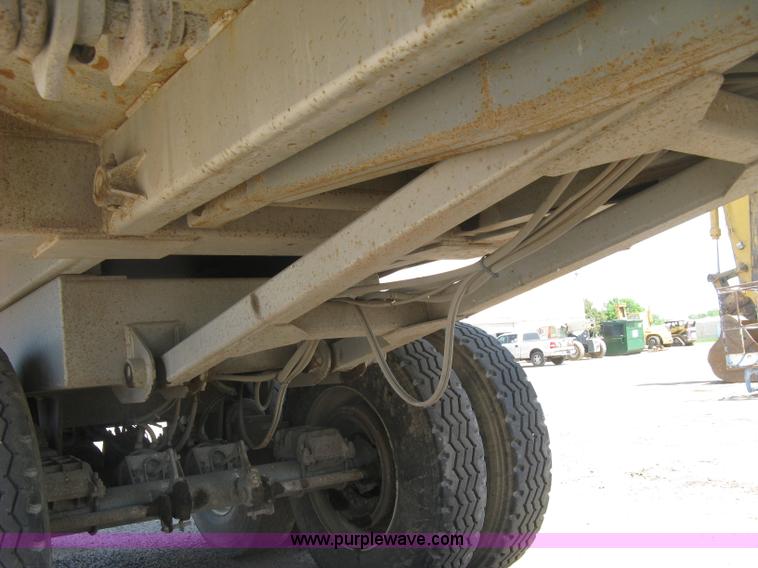 image for item H8635 2006 Hilbilt Mongoose 26-3/16 HDXL end dump trailer