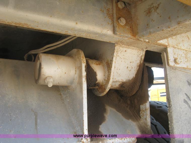 image for item H8635 2006 Hilbilt Mongoose 26-3/16 HDXL end dump trailer