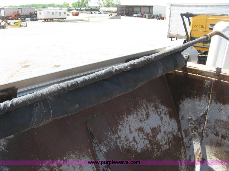 image for item H8635 2006 Hilbilt Mongoose 26-3/16 HDXL end dump trailer