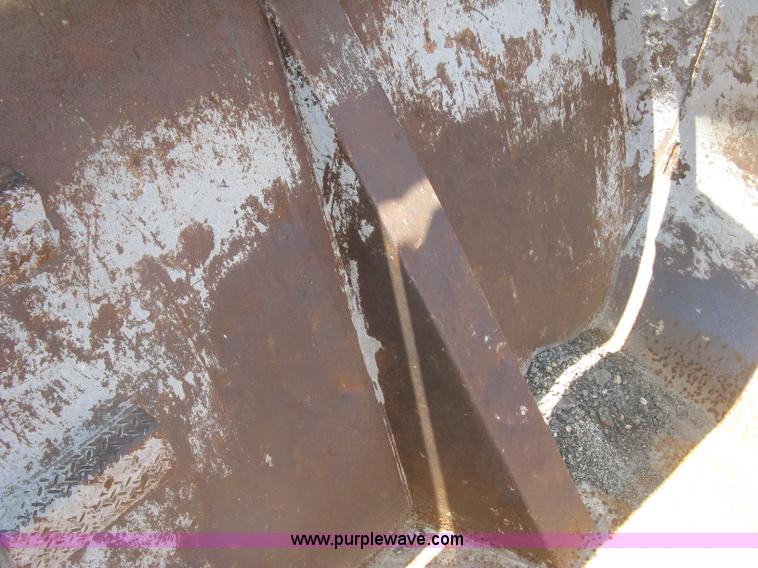 image for item H8635 2006 Hilbilt Mongoose 26-3/16 HDXL end dump trailer