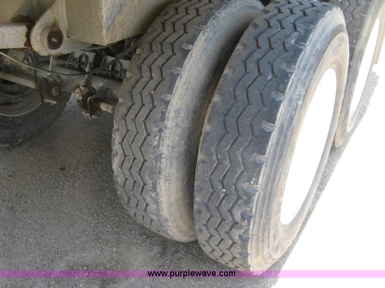 image for item H8635 2006 Hilbilt Mongoose 26-3/16 HDXL end dump trailer