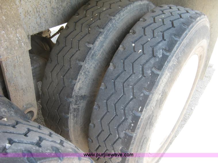 image for item H8635 2006 Hilbilt Mongoose 26-3/16 HDXL end dump trailer