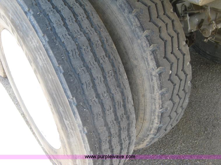 image for item H8635 2006 Hilbilt Mongoose 26-3/16 HDXL end dump trailer