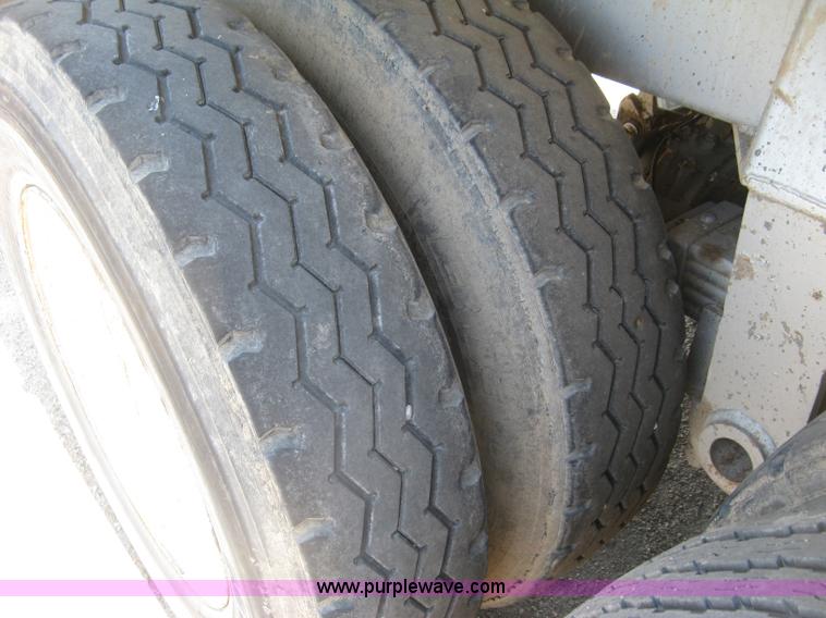 image for item H8635 2006 Hilbilt Mongoose 26-3/16 HDXL end dump trailer