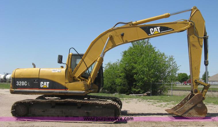 image for item H8638 2001 Caterpillar 320C L excavator