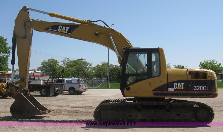 image for item H8638 2001 Caterpillar 320C L excavator