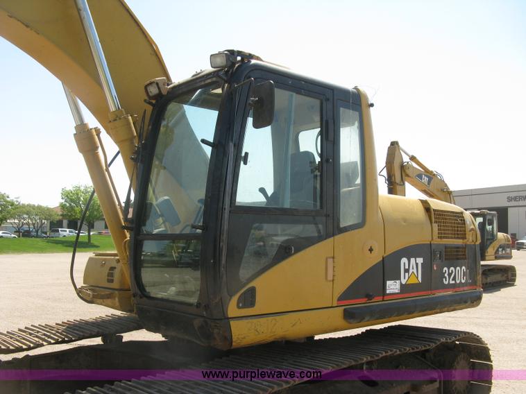 image for item H8638 2001 Caterpillar 320C L excavator