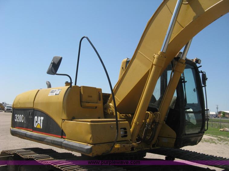image for item H8638 2001 Caterpillar 320C L excavator