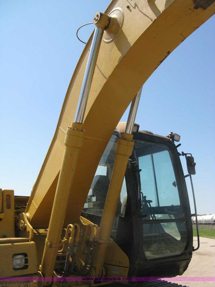 image for item H8638 2001 Caterpillar 320C L excavator