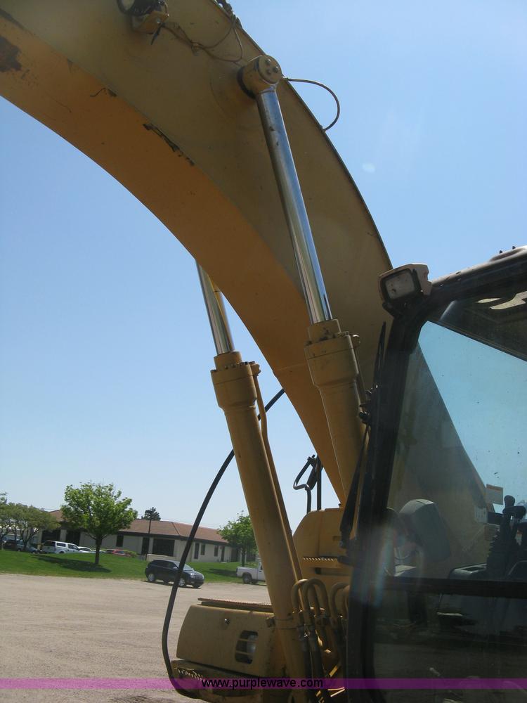 image for item H8638 2001 Caterpillar 320C L excavator