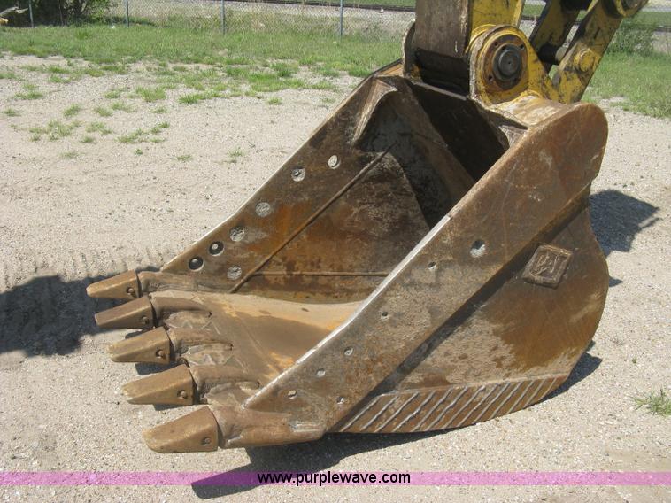 image for item H8638 2001 Caterpillar 320C L excavator