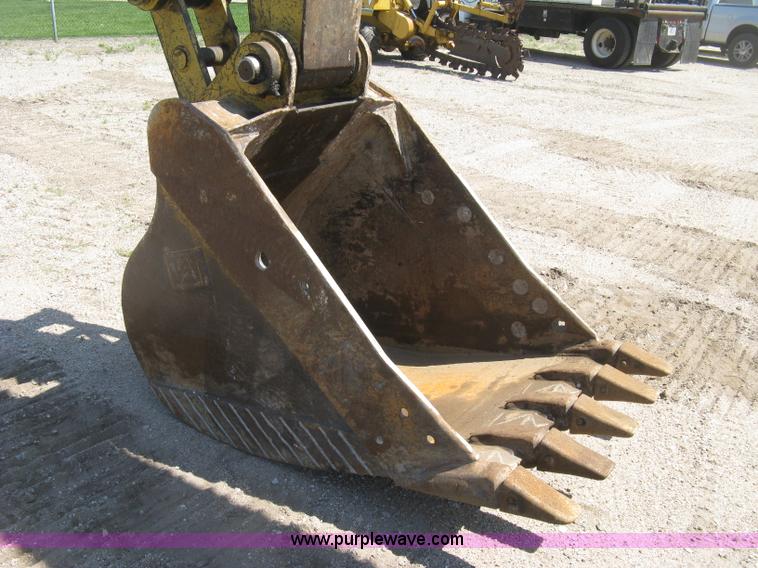 image for item H8638 2001 Caterpillar 320C L excavator