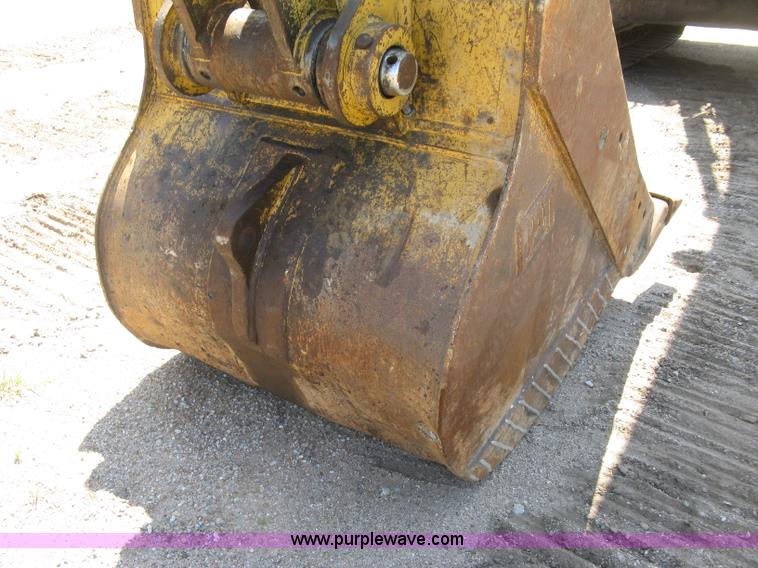 image for item H8638 2001 Caterpillar 320C L excavator