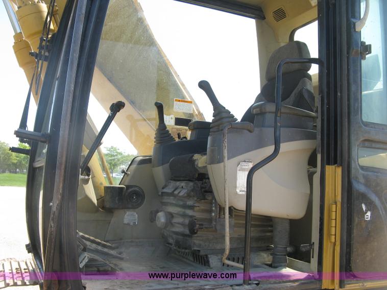 image for item H8638 2001 Caterpillar 320C L excavator