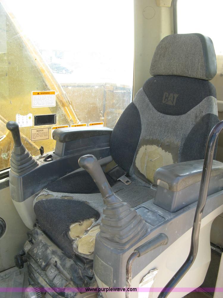 image for item H8638 2001 Caterpillar 320C L excavator