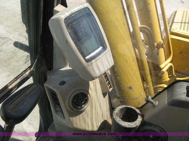 image for item H8638 2001 Caterpillar 320C L excavator