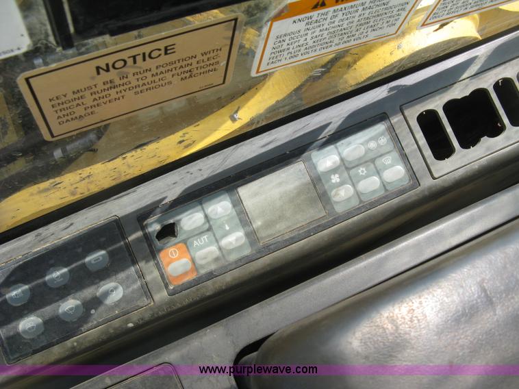 image for item H8638 2001 Caterpillar 320C L excavator