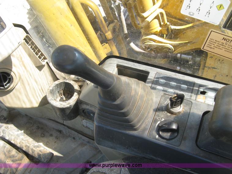 image for item H8638 2001 Caterpillar 320C L excavator